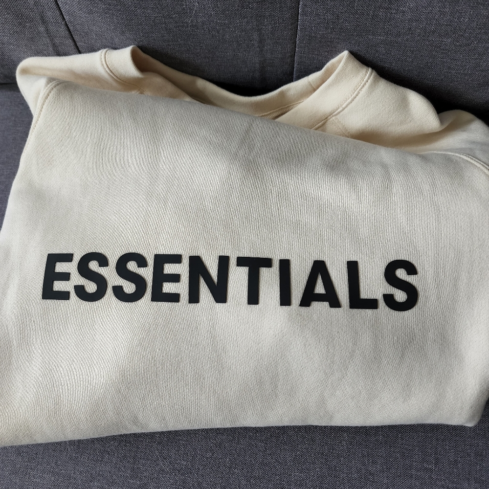 Fear of God essential crewneck creme